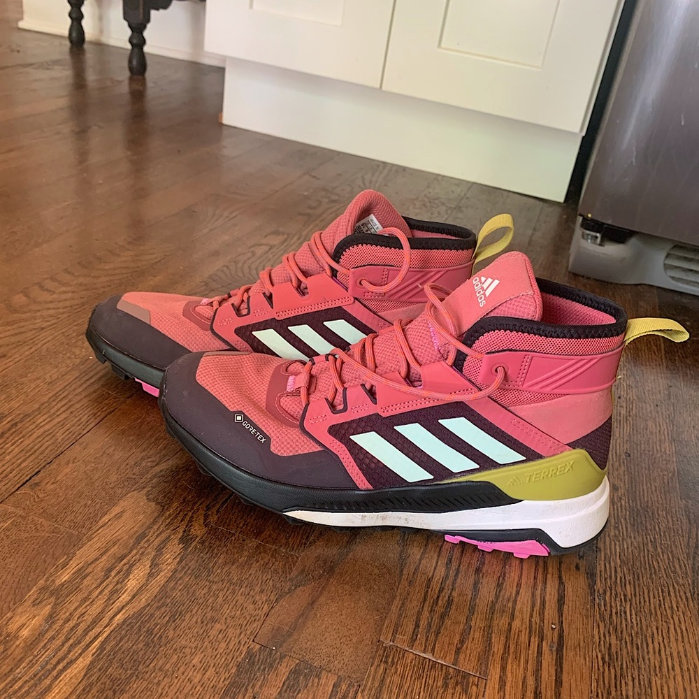 Adidas Terrex Trailmaker Mid GORE TEX Hiking Shoe Sneaker Pink Black 9.5US